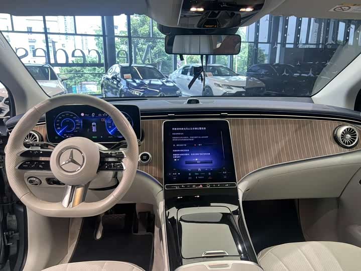Mercedes-Benz EQE SUV, 2024 — фото 9 из 9