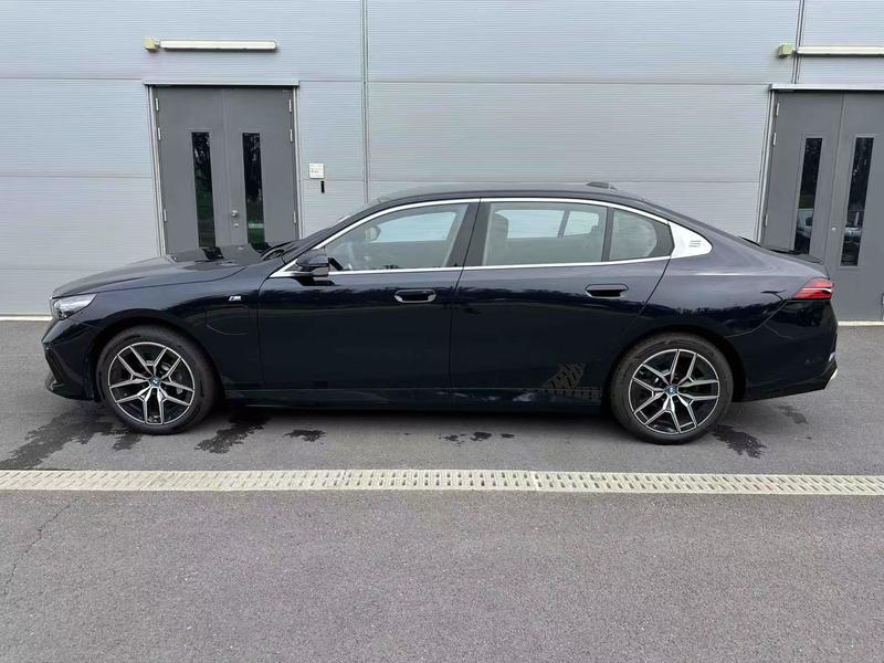 BMW i5, 2025 — фото 3 из 10