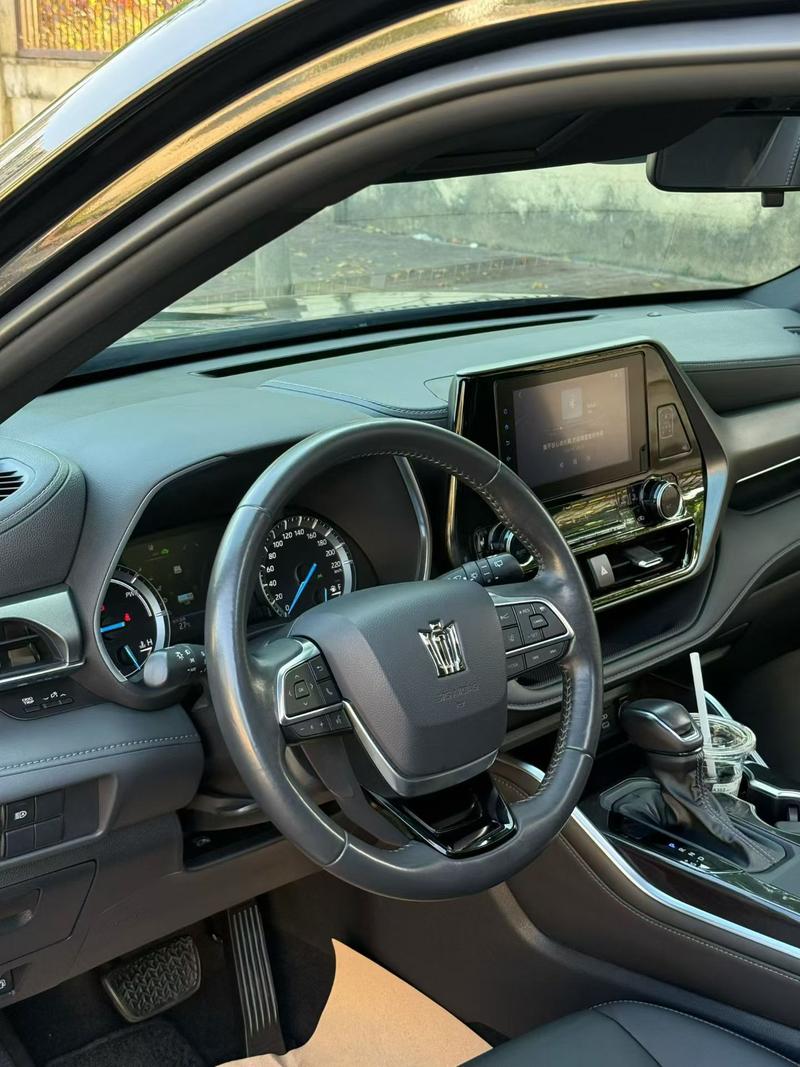 Toyota Crown Kluger, 2022 — фото 5 из 9