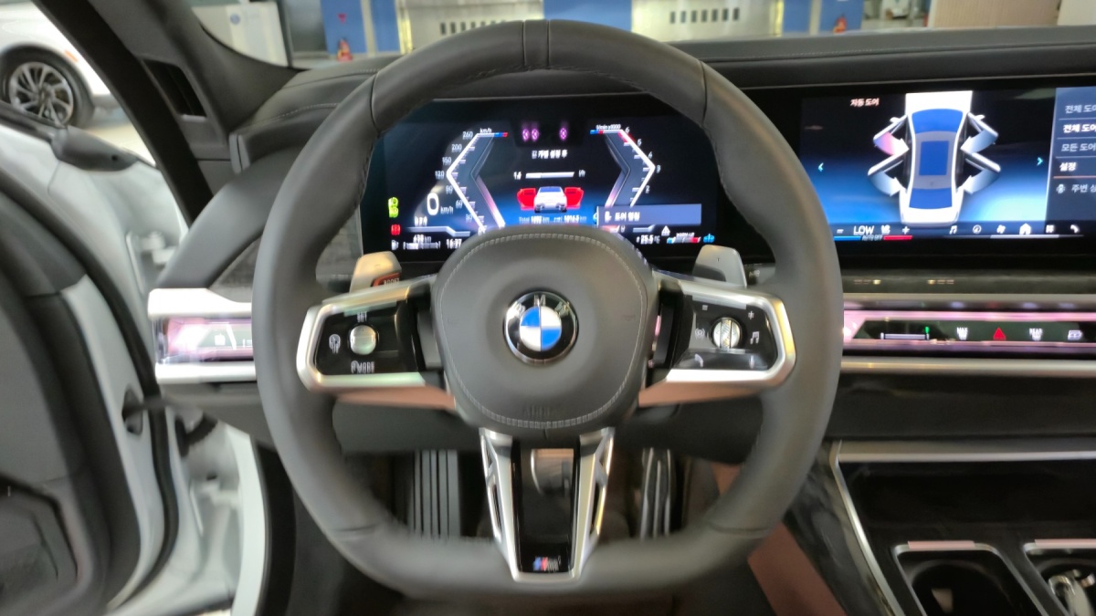 BMW 7 Series, 2025 — фото 8 из 12