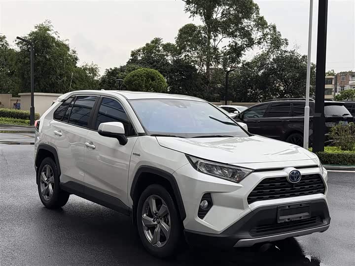Toyota RAV4, 2022 — фото 3 из 9