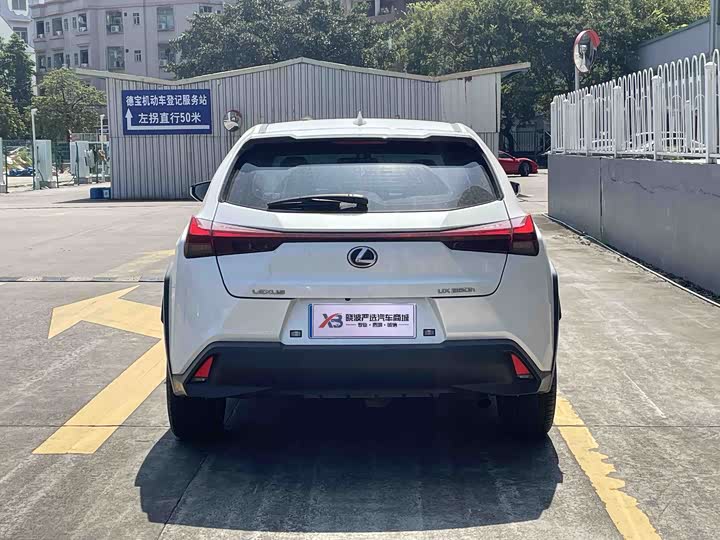 Lexus UX, 2023 — фото 4 из 9