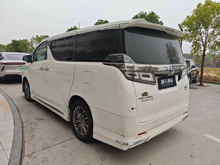 Toyota Vellfire, 2021 — фото 8 из 9