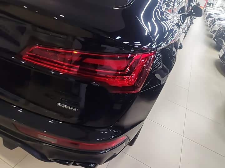 Audi Q5L Sportback, 2023 — фото 8 из 9