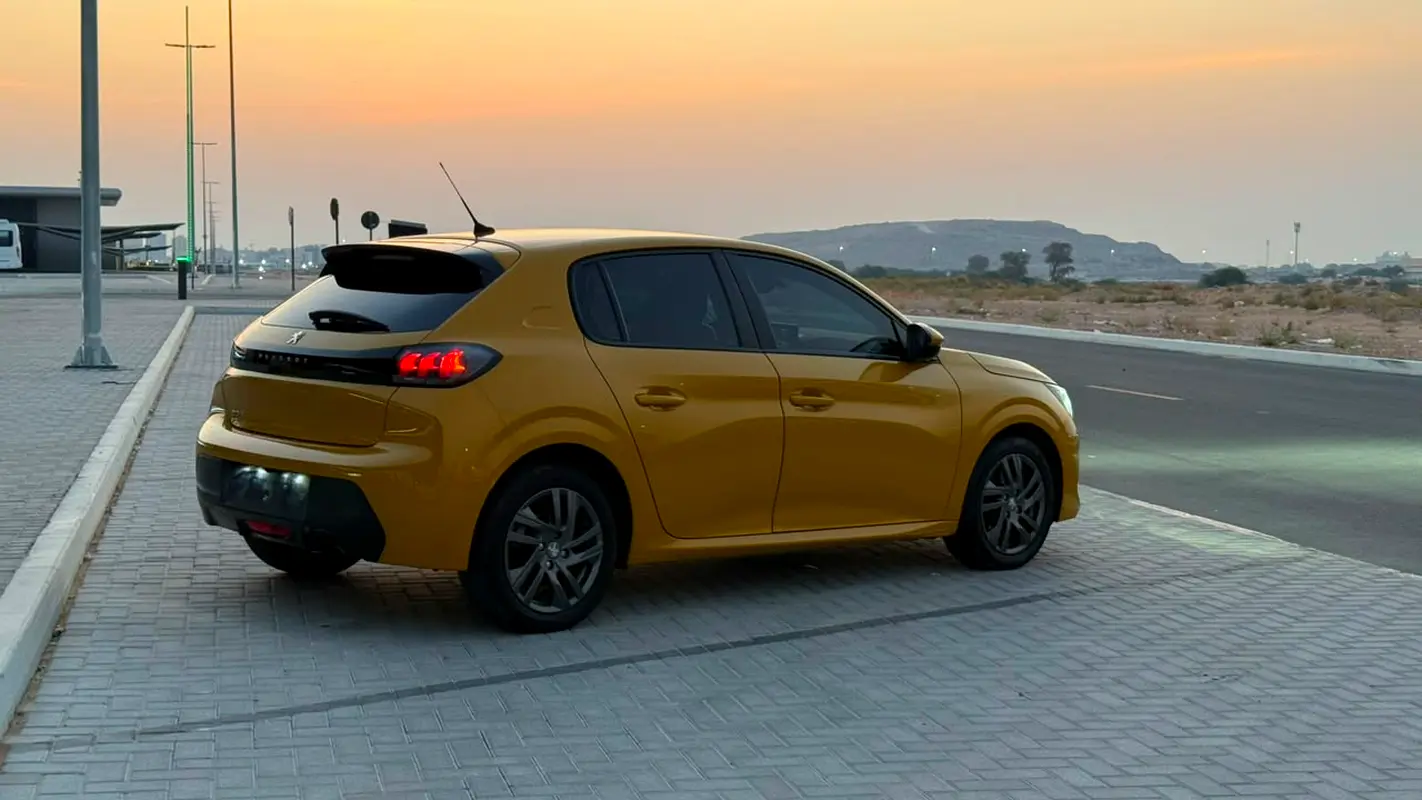 Peugeot 208, 2022 — фото 10 из 10