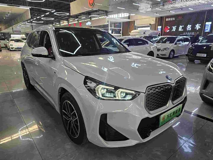BMW iX1, 2024 — фото 3 из 9