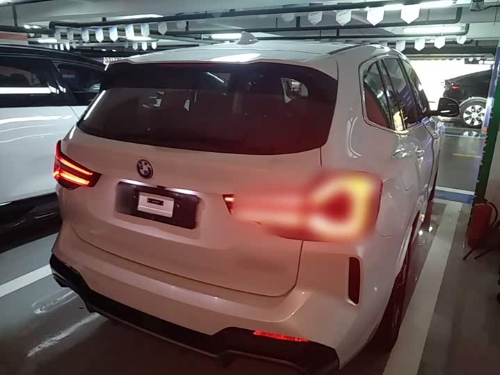 BMW iX3, 2023 — фото 7 из 9