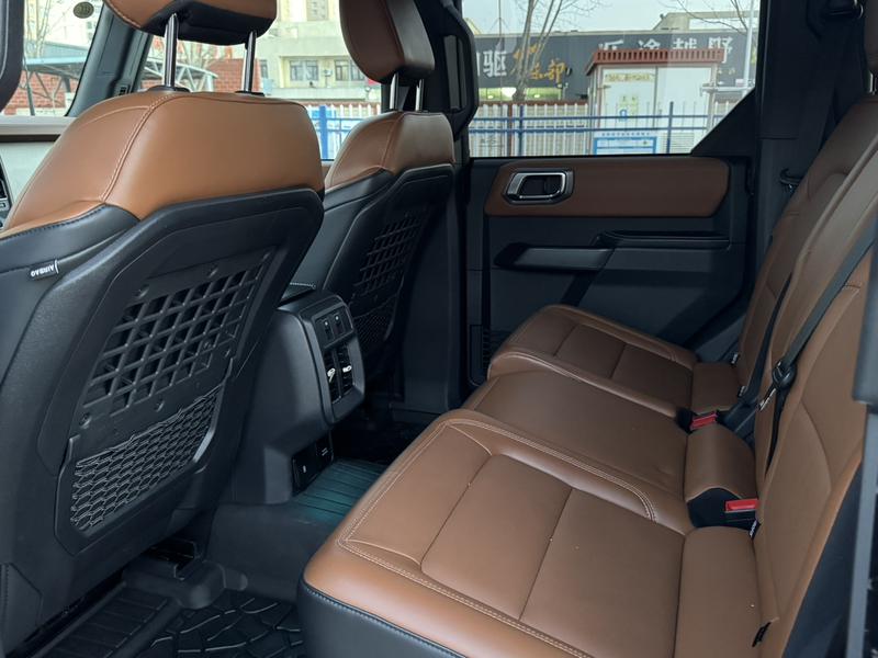 Ford Bronco, 2024 — фото 9 из 10