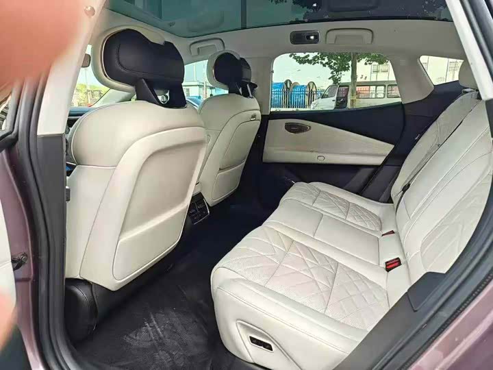 Lynk & Co 30 EM-P Hybrid, 2025 — фото 6 из 7