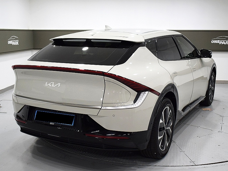 Kia EV6, 2022 — фото 2 из 12