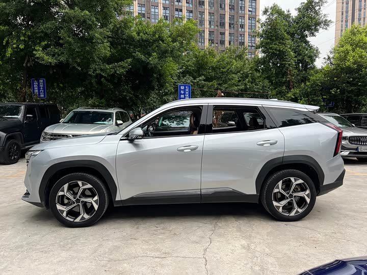 Geely Atlas L, 2022 — фото 6 из 9