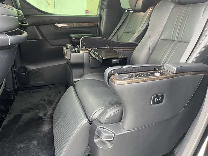 Toyota Vellfire, 2022 — фото 5 из 7