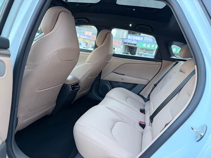 BAIC Arcfox Alpha T5, 2024 — фото 8 из 9