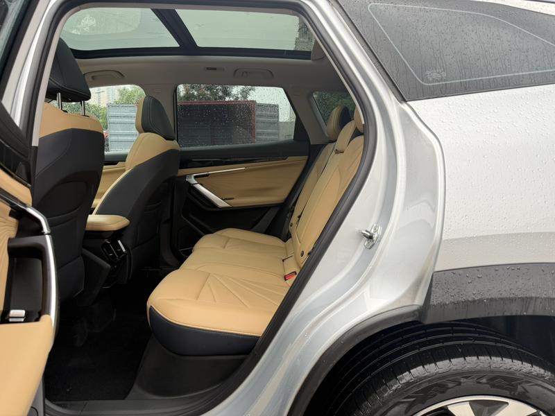 Geely Atlas L, 2023 — фото 11 из 12