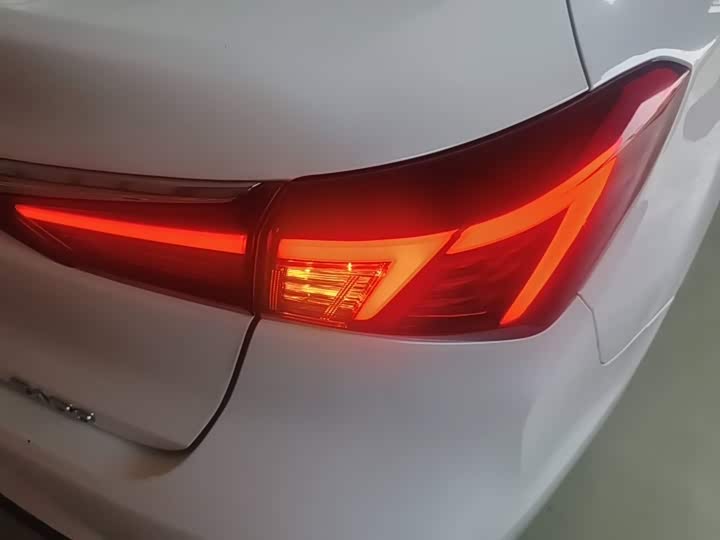 Changan Eado EV, 2022 — фото 8 из 9