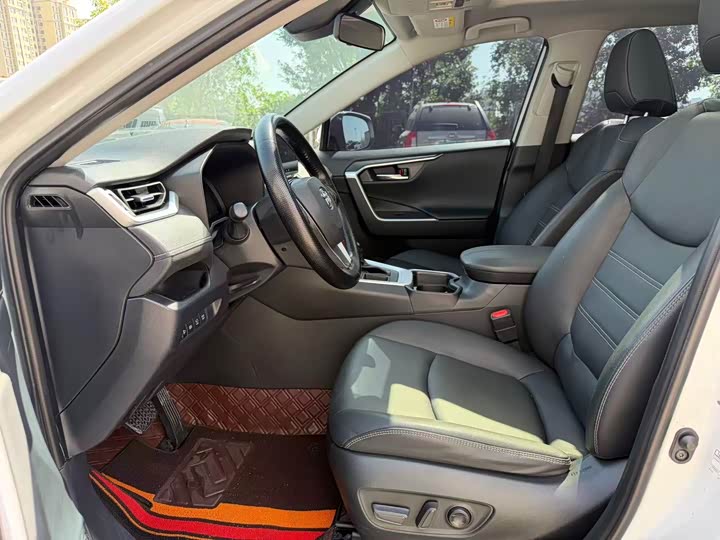 Toyota RAV4, 2023 — фото 6 из 9