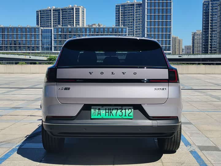 Volvo XC70 Hybrid, 2026 — фото 7 из 9