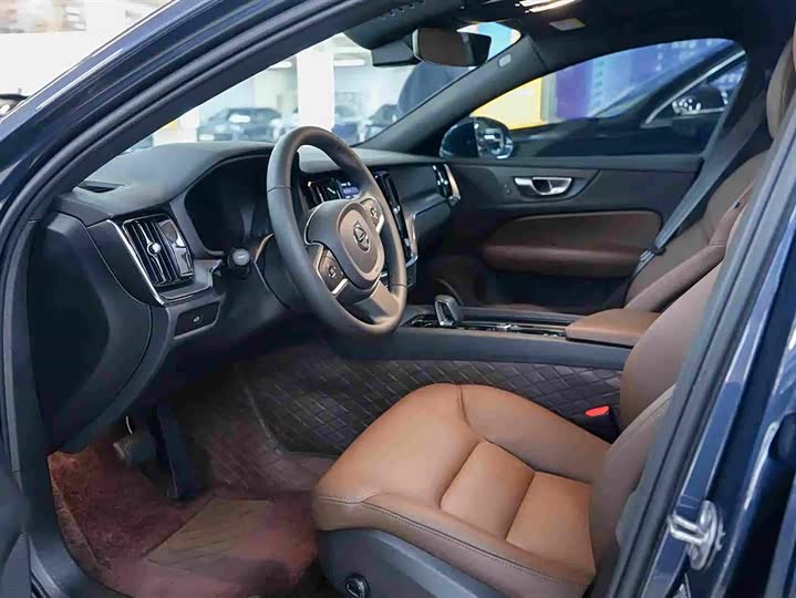 Volvo S60, 2026 — фото 4 из 9