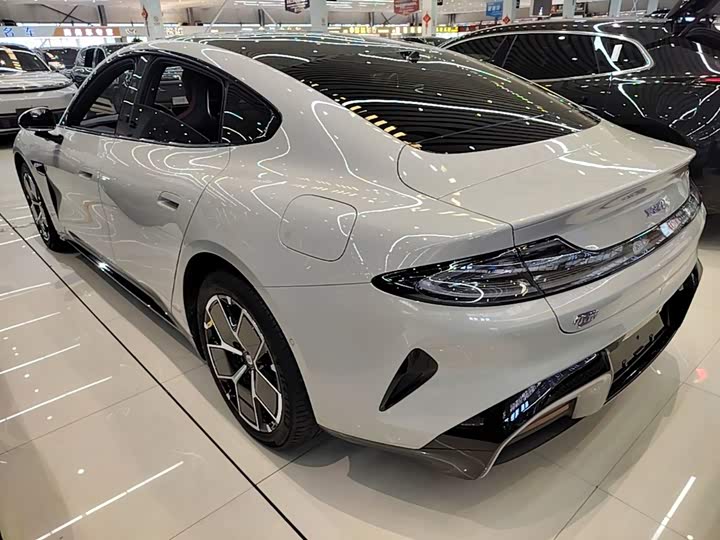 Xiaomi SU7, 2024 — фото 5 из 9