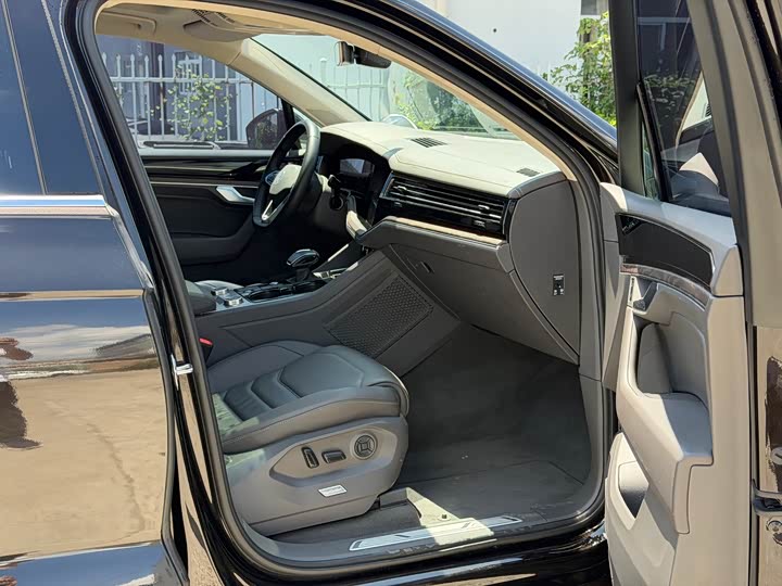 Volkswagen Touareg, 2023 — фото 7 из 9