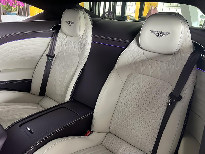 Bentley Continental GT, 2025 — фото 10 из 12