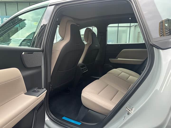 Volvo XC70 Hybrid, 2025 — фото 9 из 9