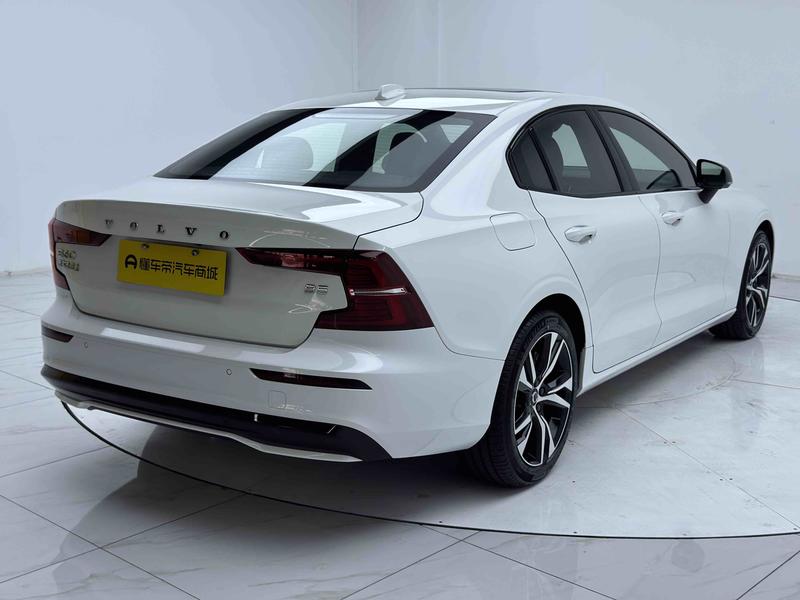 Volvo S60, 2024 — фото 7 из 12