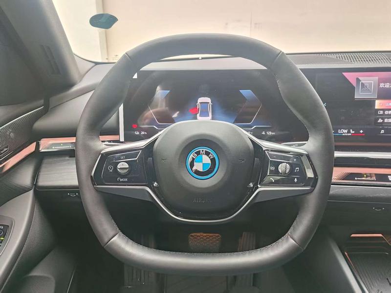 BMW i5, 2024 — фото 8 из 12