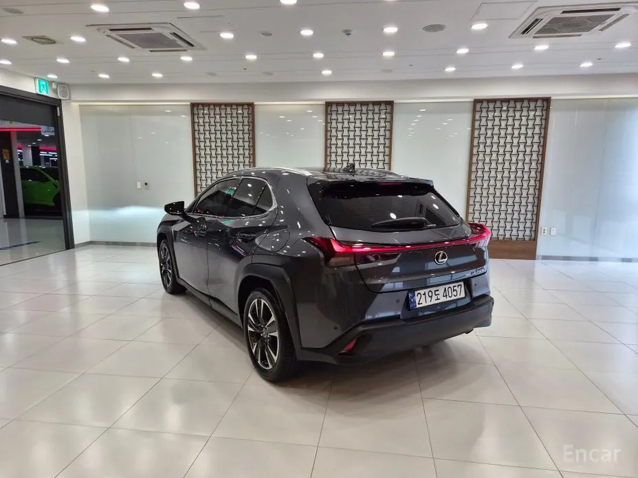 Lexus UX, 2023 — фото 2 из 12