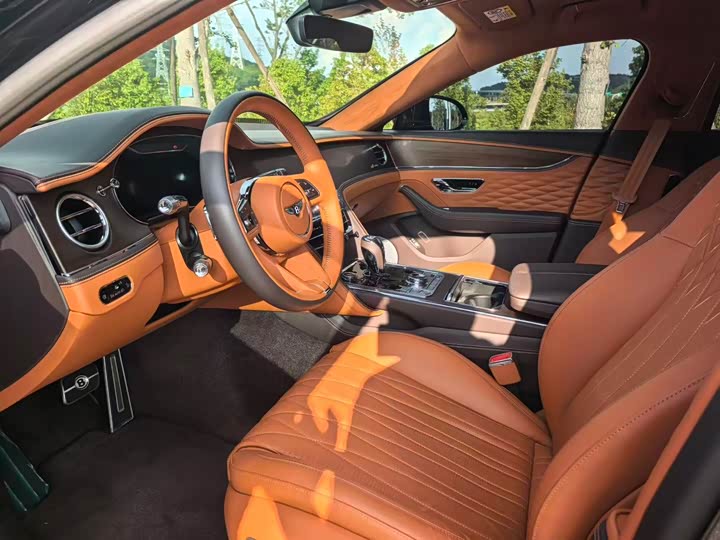 Bentley Flying Spur, 2024 — фото 2 из 9