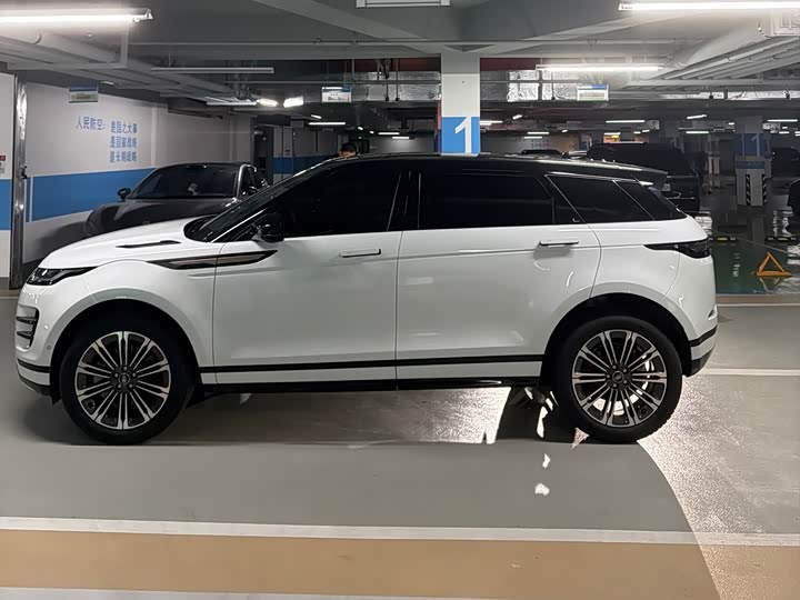 Land Rover Range Rover Evoque L, 2026 — фото 3 из 9