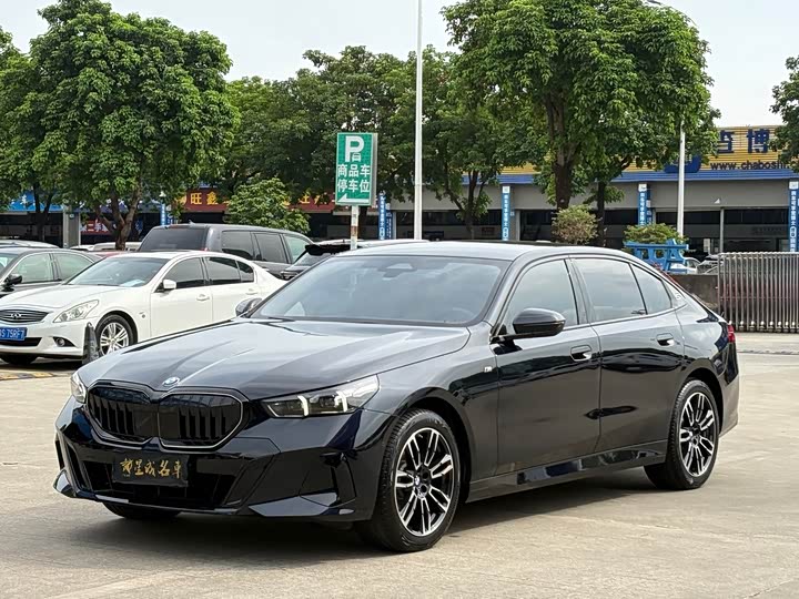 BMW 5 Series, 2025 — купить в Калуге под ключ