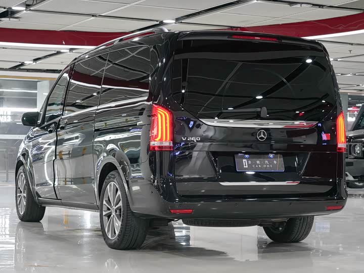 Mercedes-Benz V-Class, 2023 — фото 6 из 9
