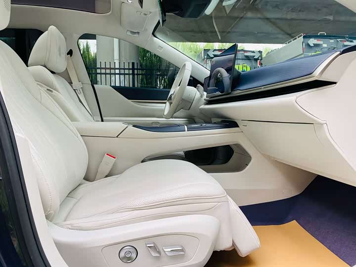 Buick Electra L7, 2025 — фото 8 из 9