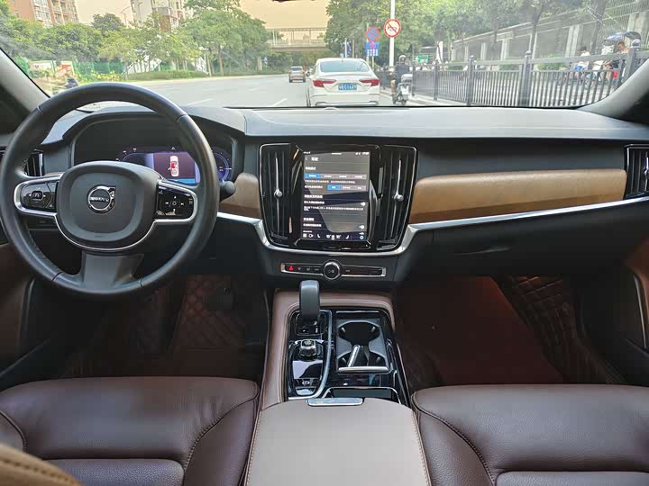 Volvo S90 Hybrid, 2022 — фото 8 из 9