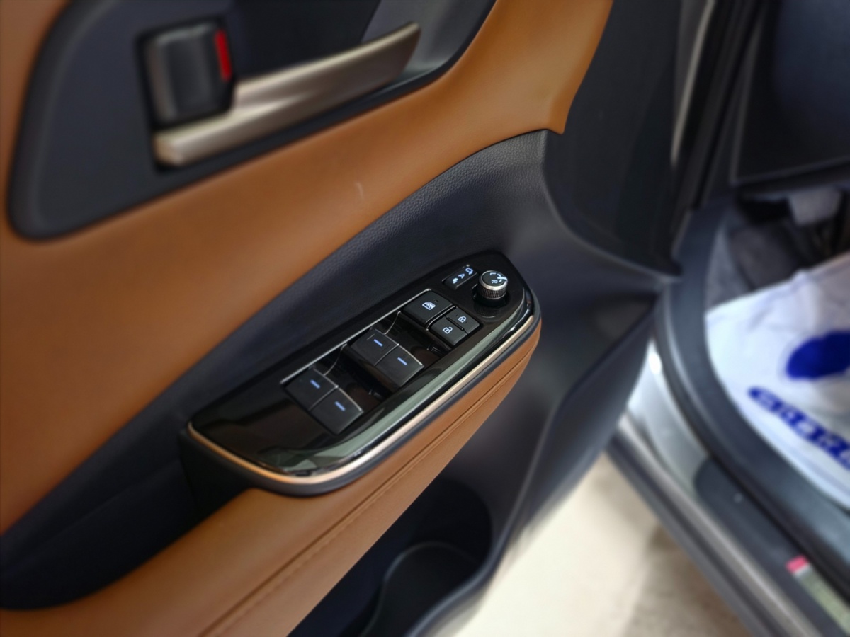 Toyota Crown, 2025 — фото 11 из 12