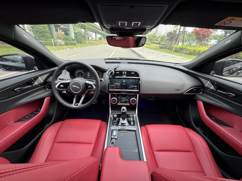 Jaguar XE L, 2024 — фото 6 из 10