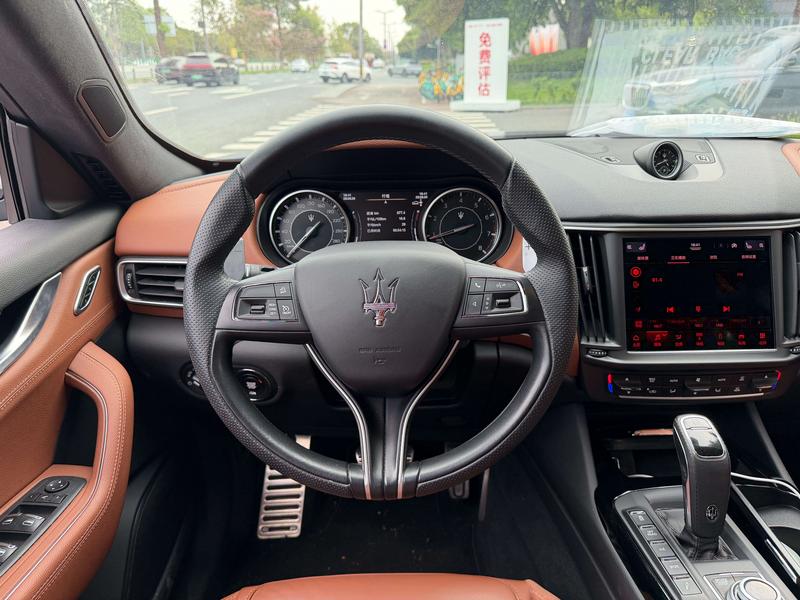 Maserati Levante, 2023 — фото 7 из 12