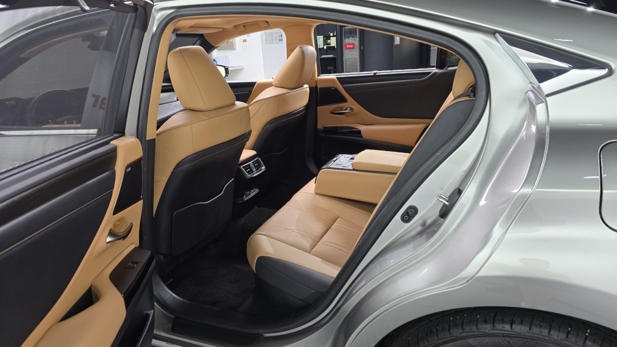 Lexus ES, 2024 — фото 10 из 12