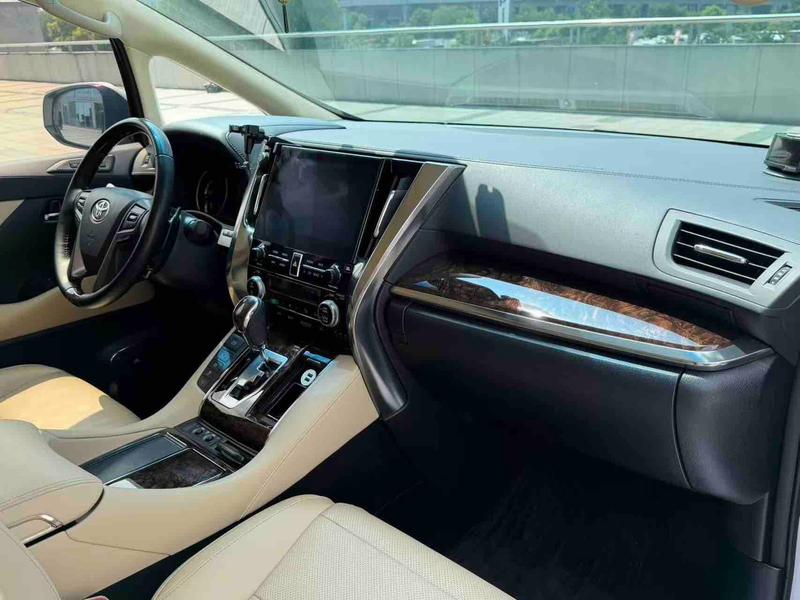 Toyota Alphard, 2022 — фото 8 из 12