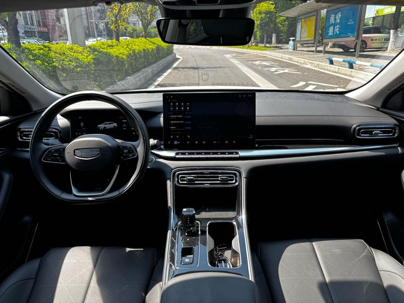 Geely Emgrand, 2025 — фото 8 из 12