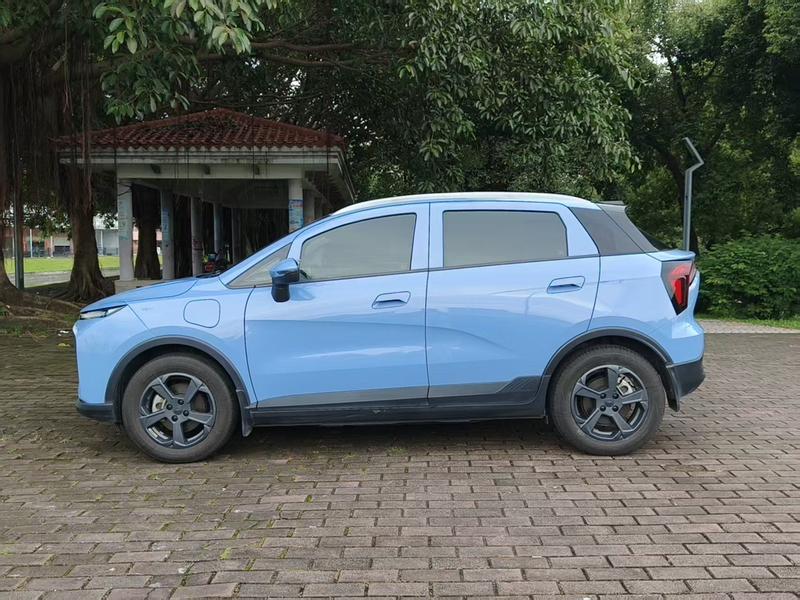 Geely Geometry E Firefly, 2022 — фото 4 из 12