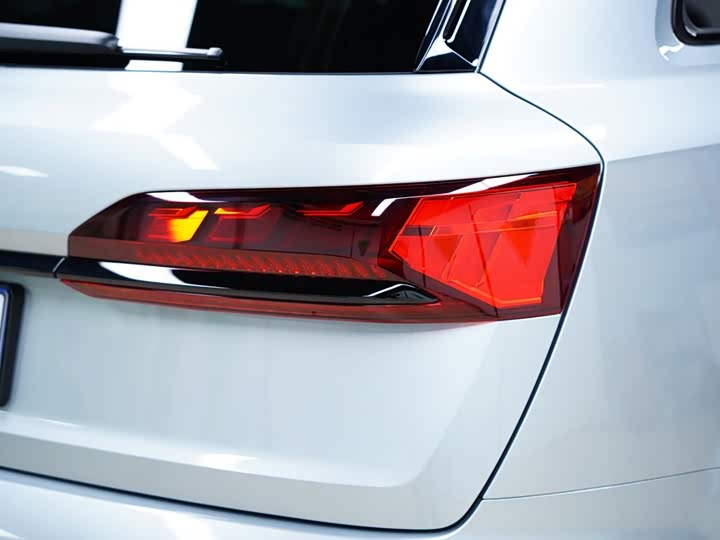 Audi SQ7, 2024 — фото 5 из 9