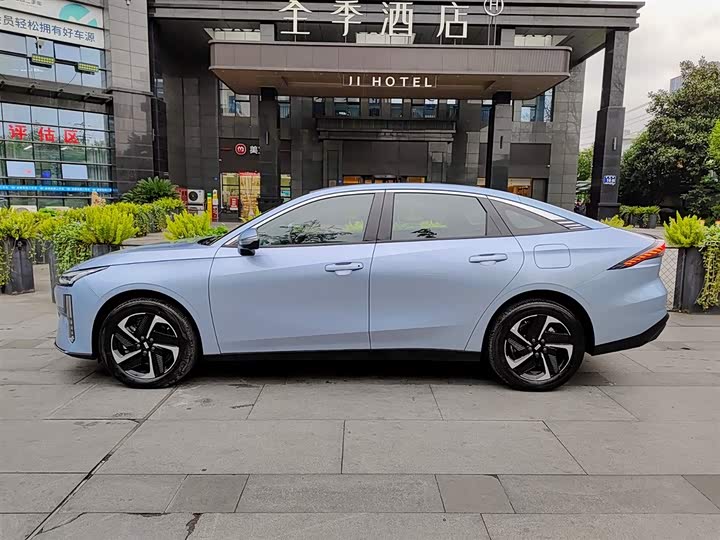 Geely Galaxy L6, 2025 — фото 3 из 9