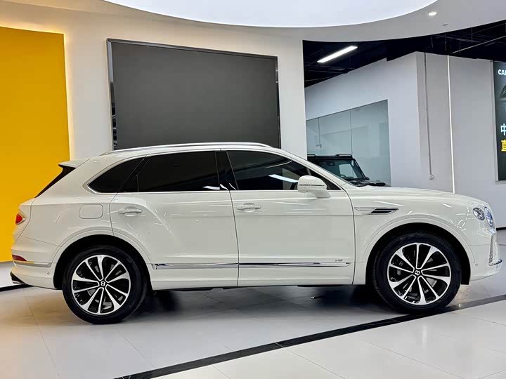 Bentley Bentayga, 2022 — фото 4 из 9