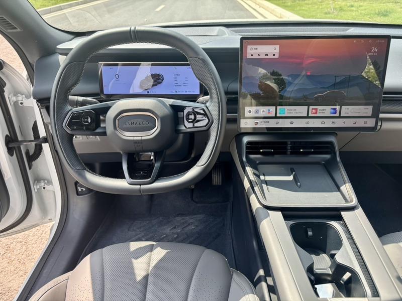 Lynk & Co 07 EM-P Hybrid, 2024 — фото 7 из 10
