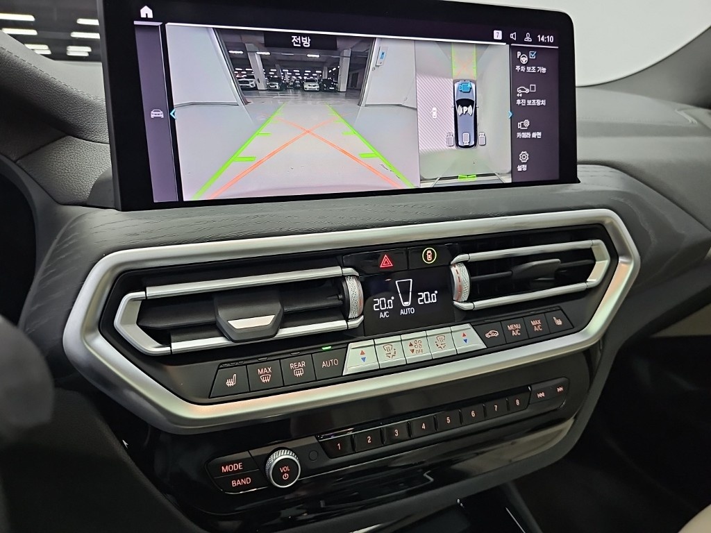 BMW iX3, 2025 — фото 9 из 12