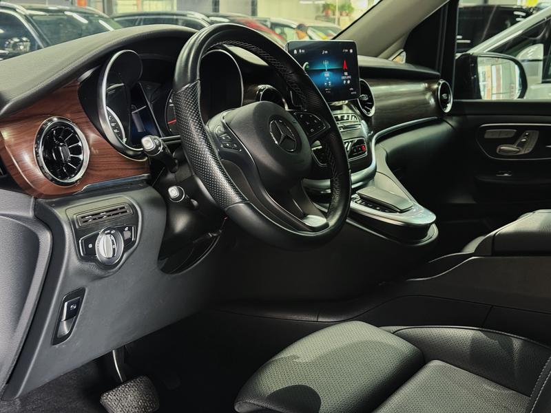 Mercedes-Benz V-Class, 2023 — фото 7 из 10