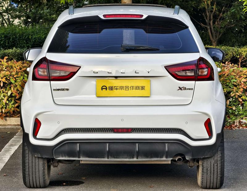Geely Vision X3, 2022 — фото 6 из 12