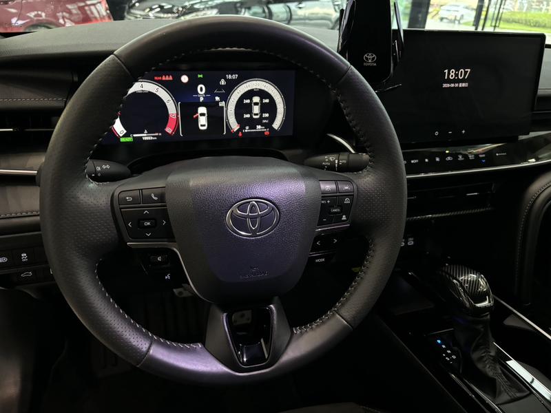Toyota Camry, 2024 — фото 10 из 12